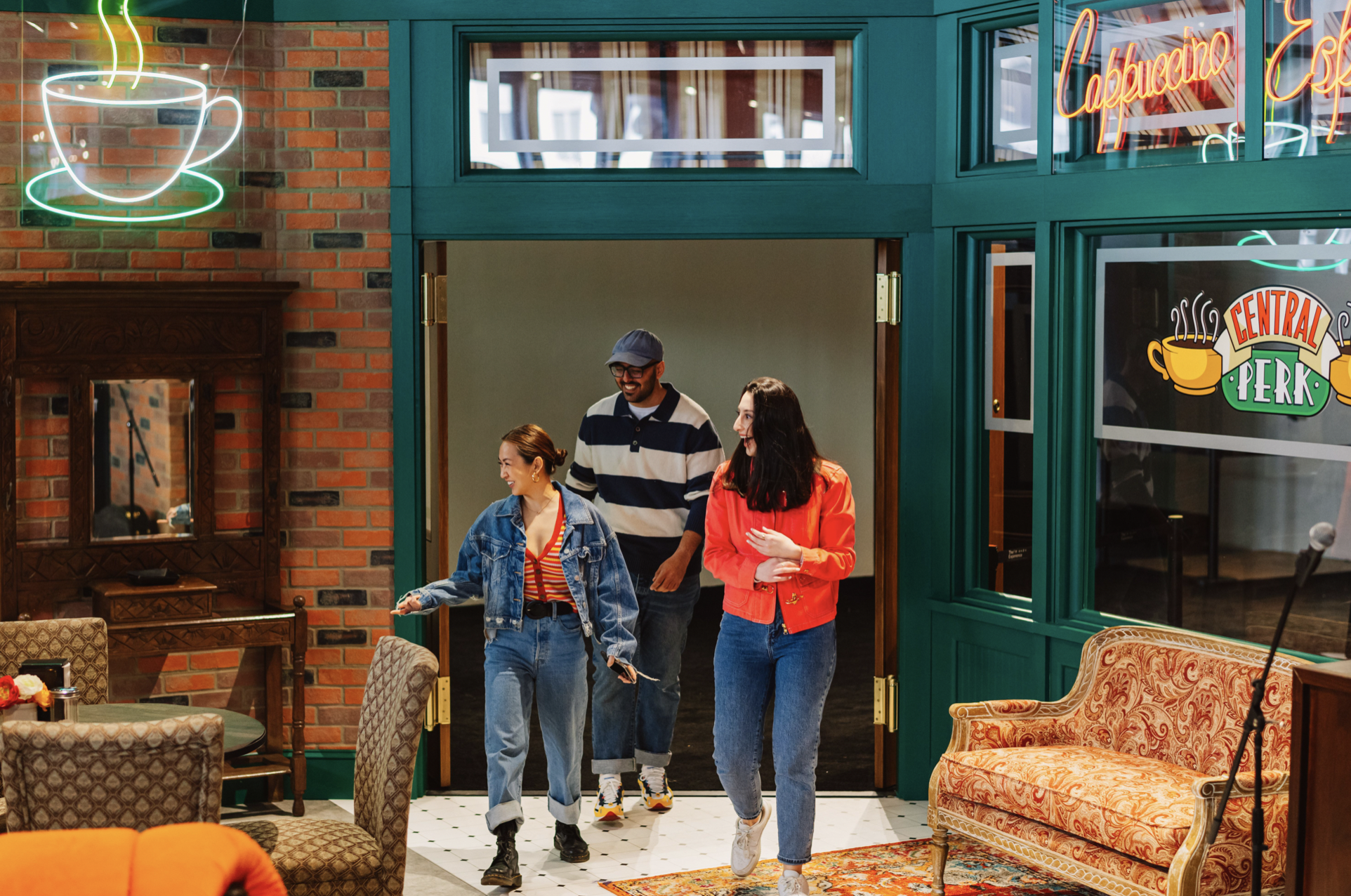Friends»: Pour les 20 ans de la série, le Central Perk ouvre ses portes à  New York