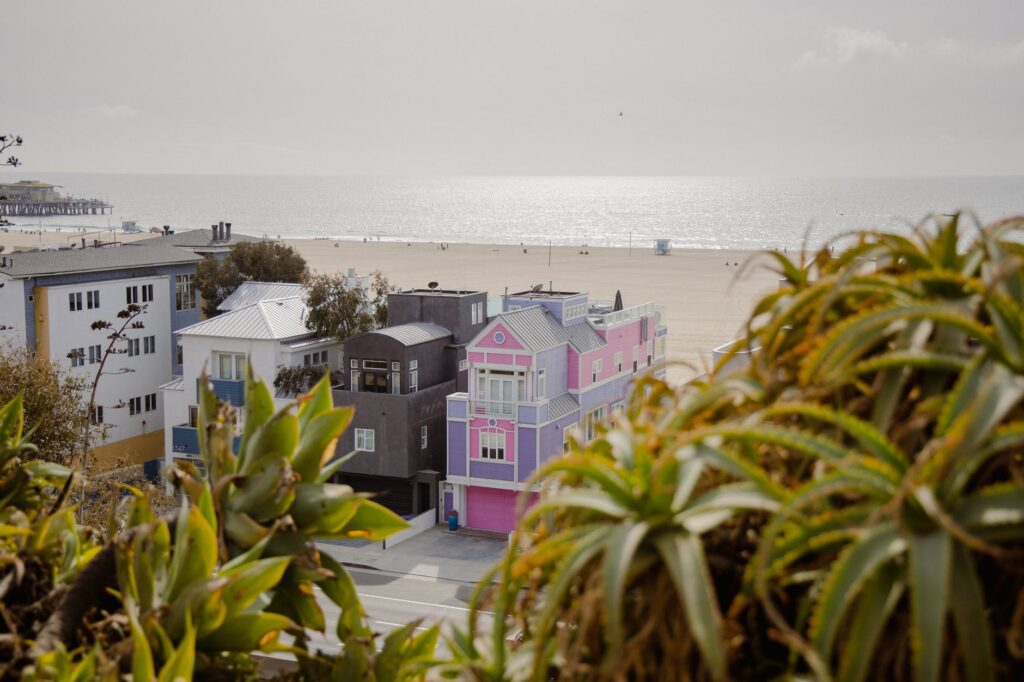 houses near beach in santa monica