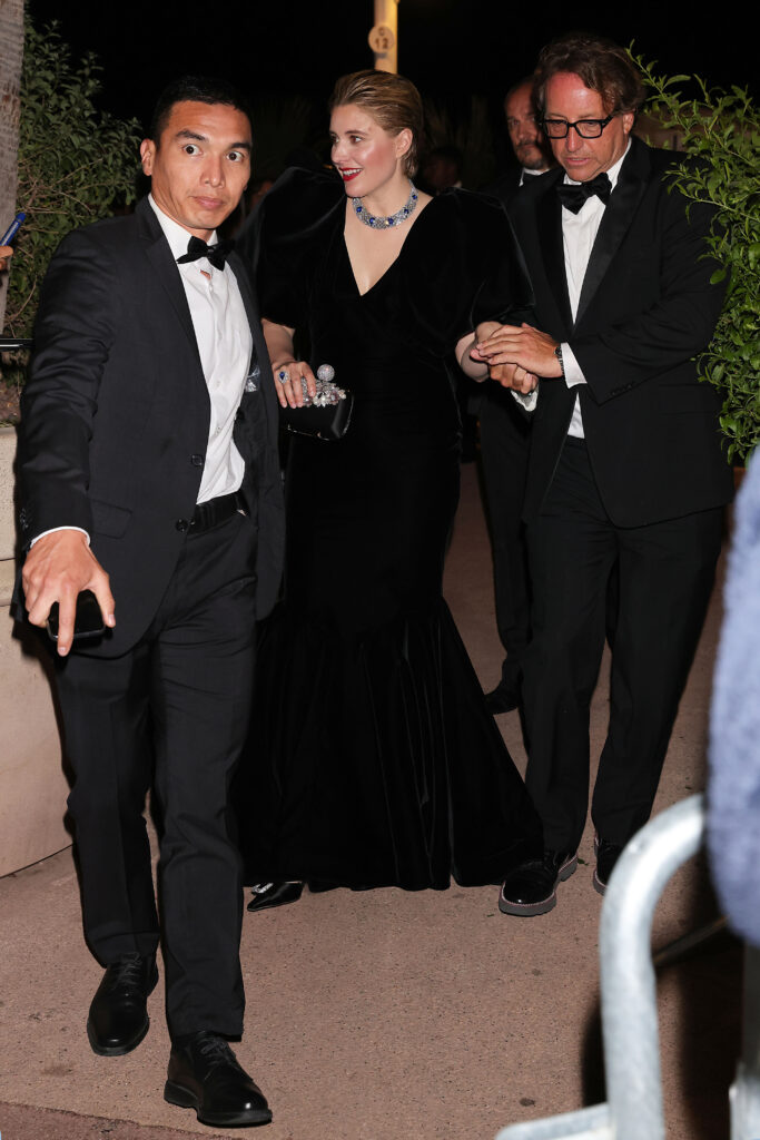 Greta Gerwig Éblouit avec Roger Vivier 77ème Festival Cannes